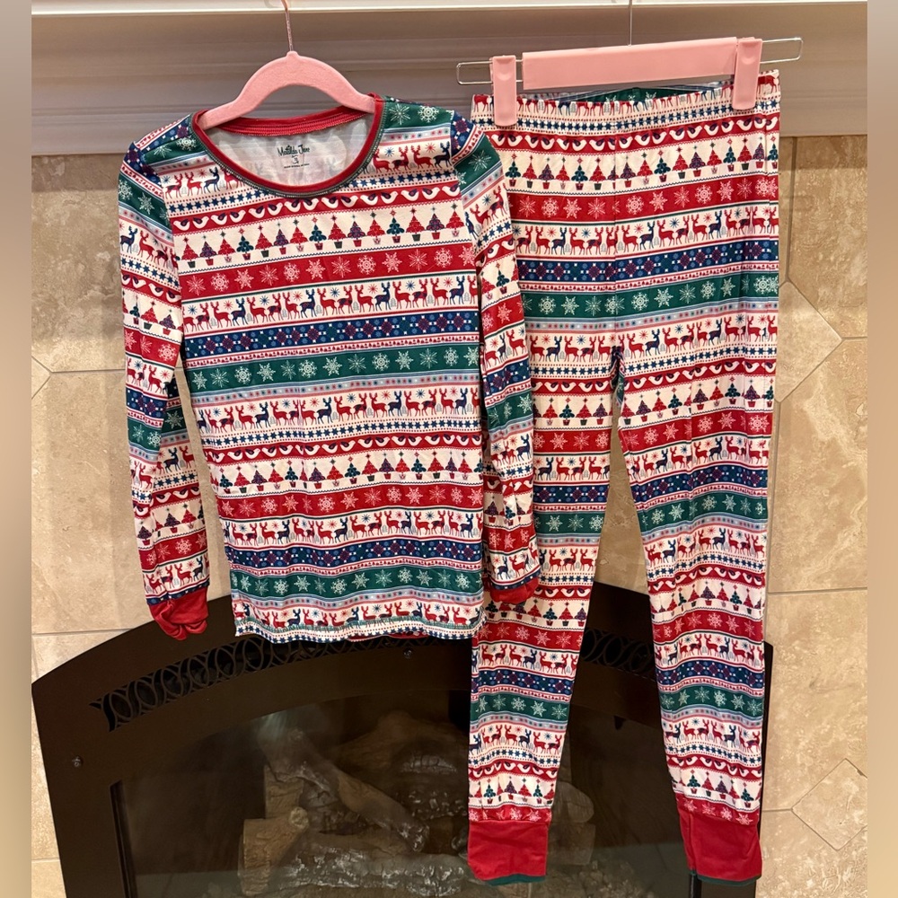 Matilda Jane Merry & Bright Pajamas
Size 10 EUC